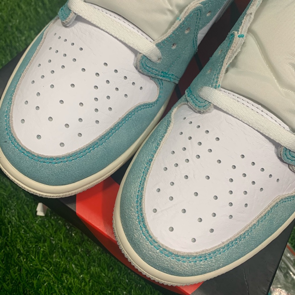 2019 Air Jordan 1 Retro High OG “Turbo Green” - Picture 7 of 16